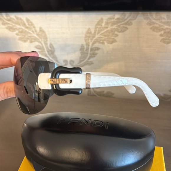 Fendi Sunglasses - Picture 3 of 3